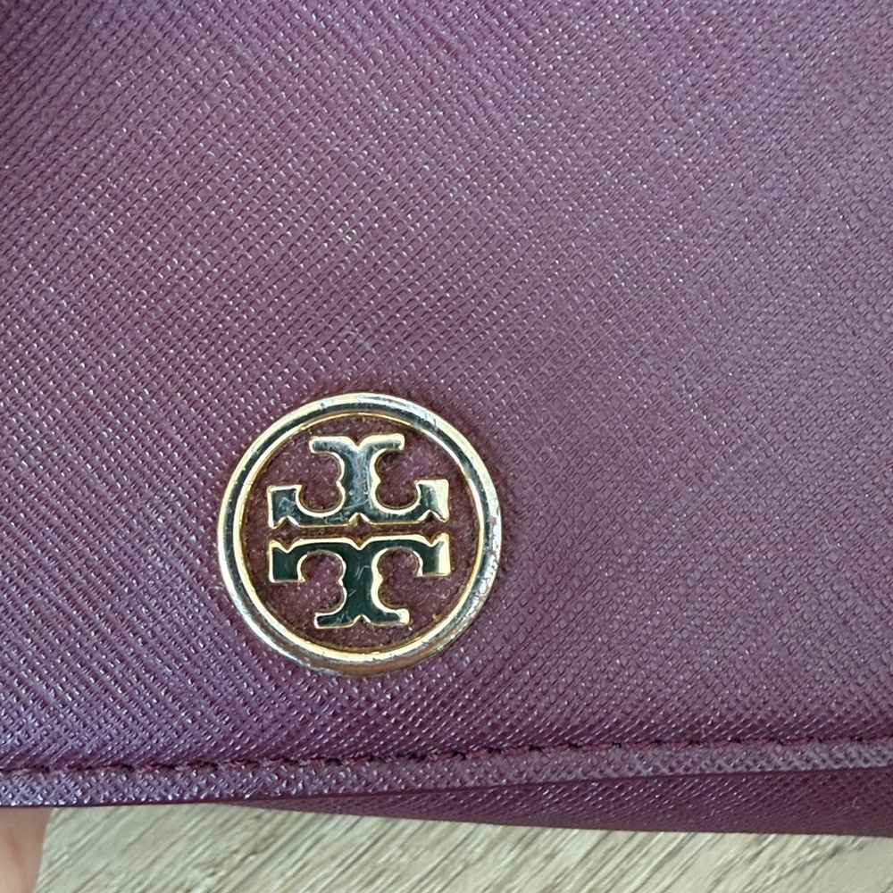 Tory Burch Plum Crossbody Bag with Gold Chain - Picture 6 of 11